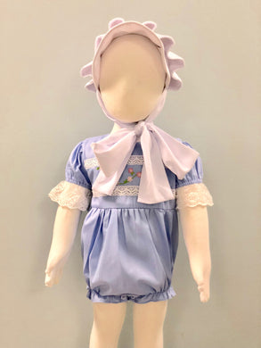 White bonnet