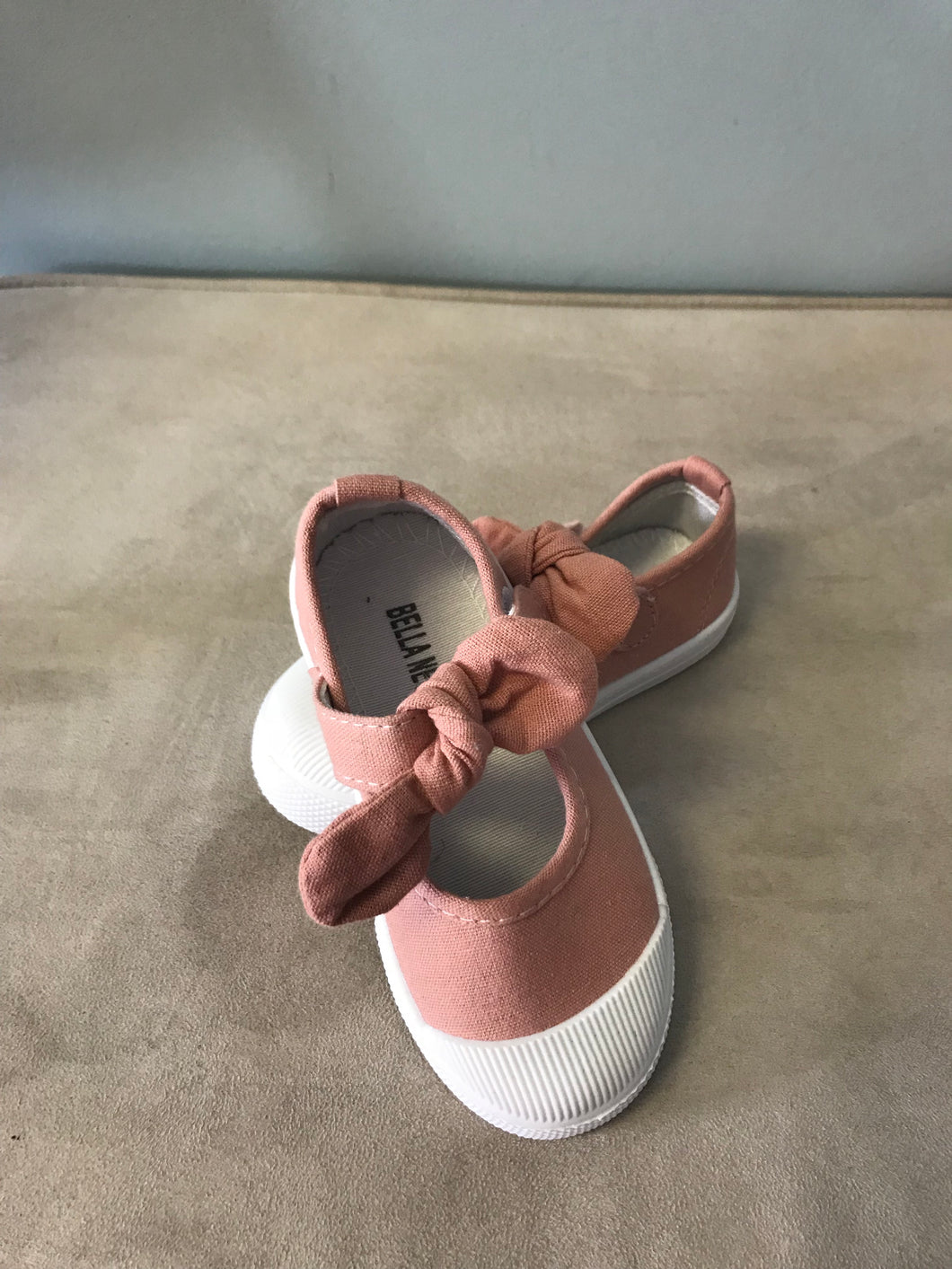 Rose pink canvas knot shoe