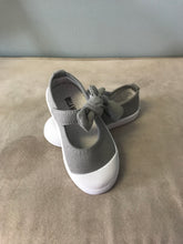 Grey knot canvas shoe