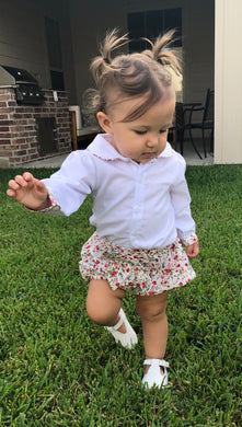 White cotton shirt with bubble floral shorts