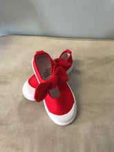 Red knot canvas shoe